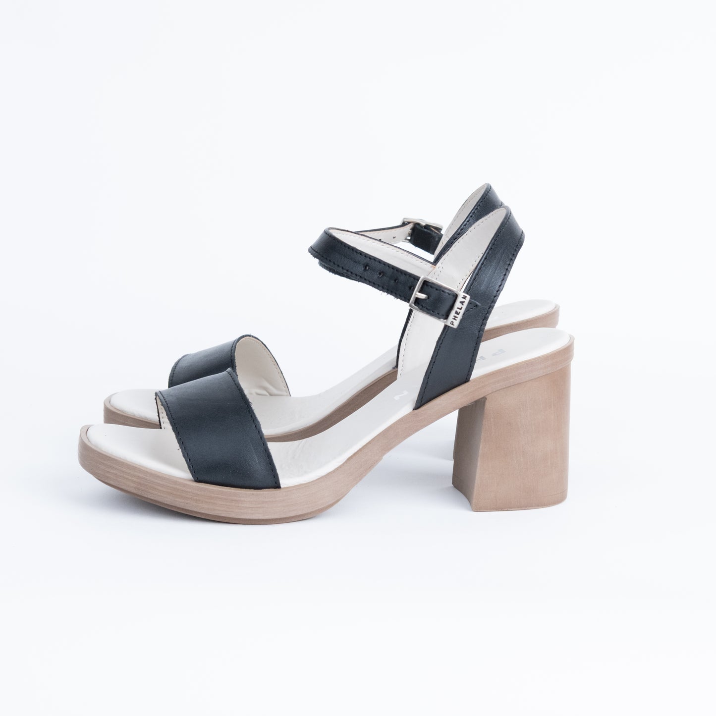 BLOCKED HEELS