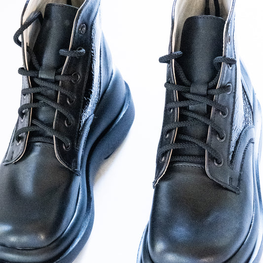 BLACK STATEMENT BOOTS