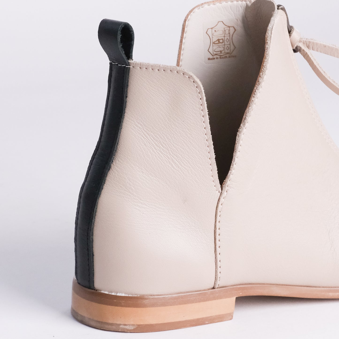 V-CUT FLATS