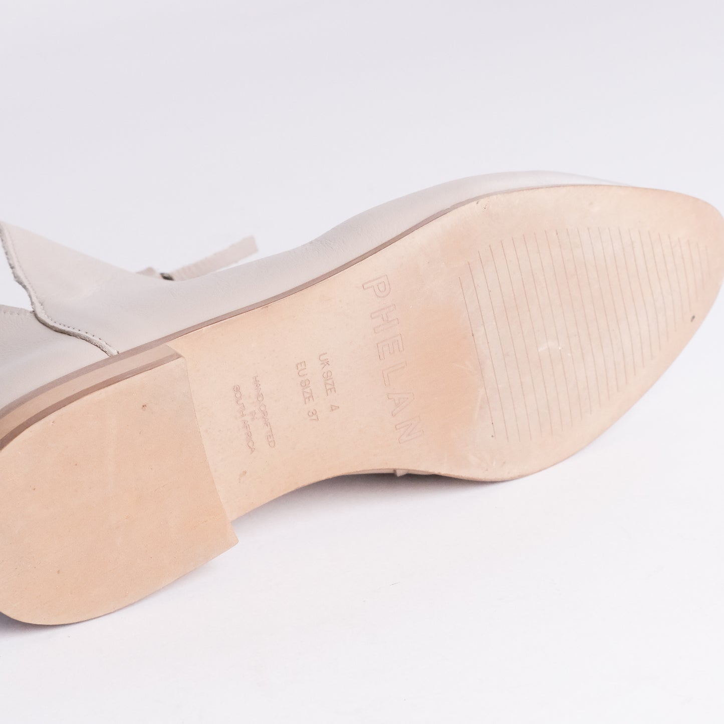 V-CUT FLATS