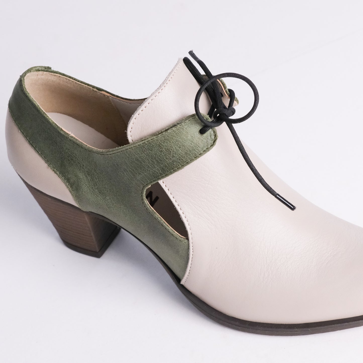 ACCENT HEELS