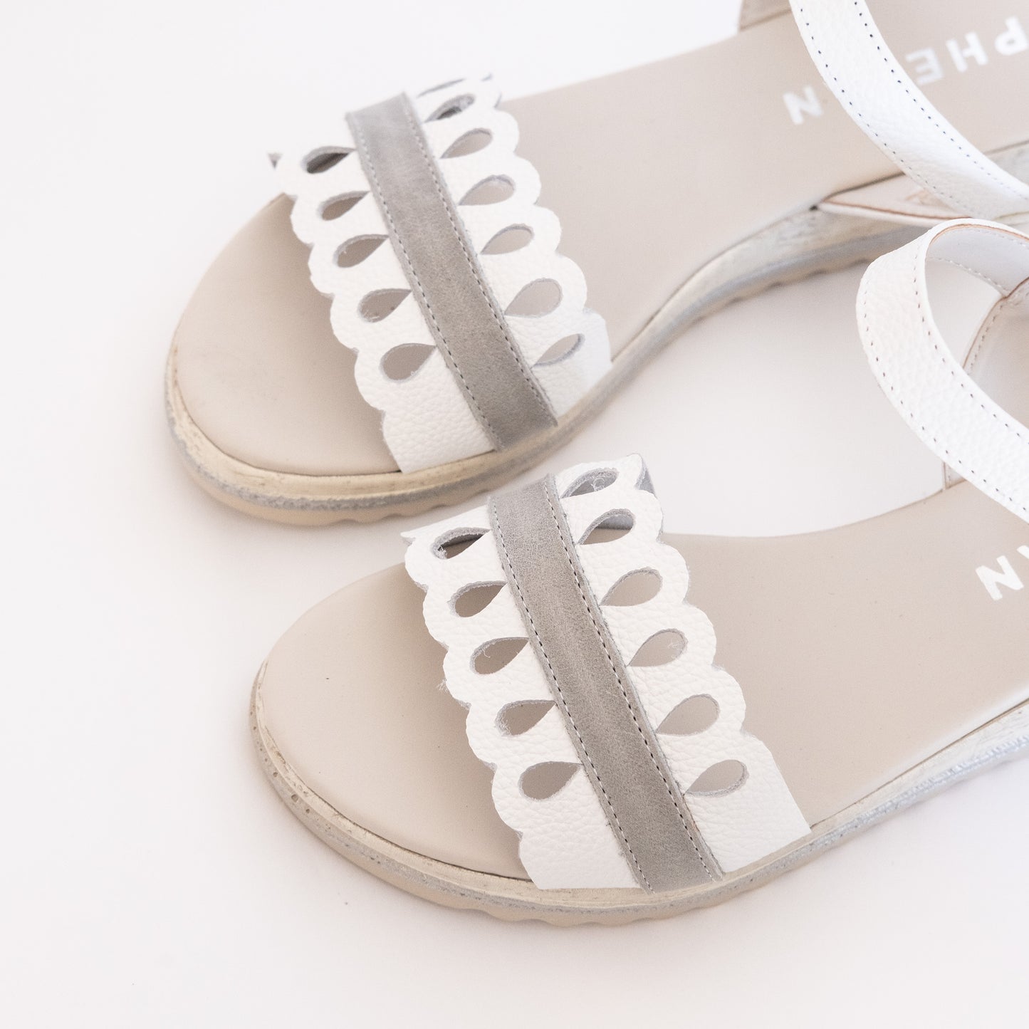 DOLLY FLATS