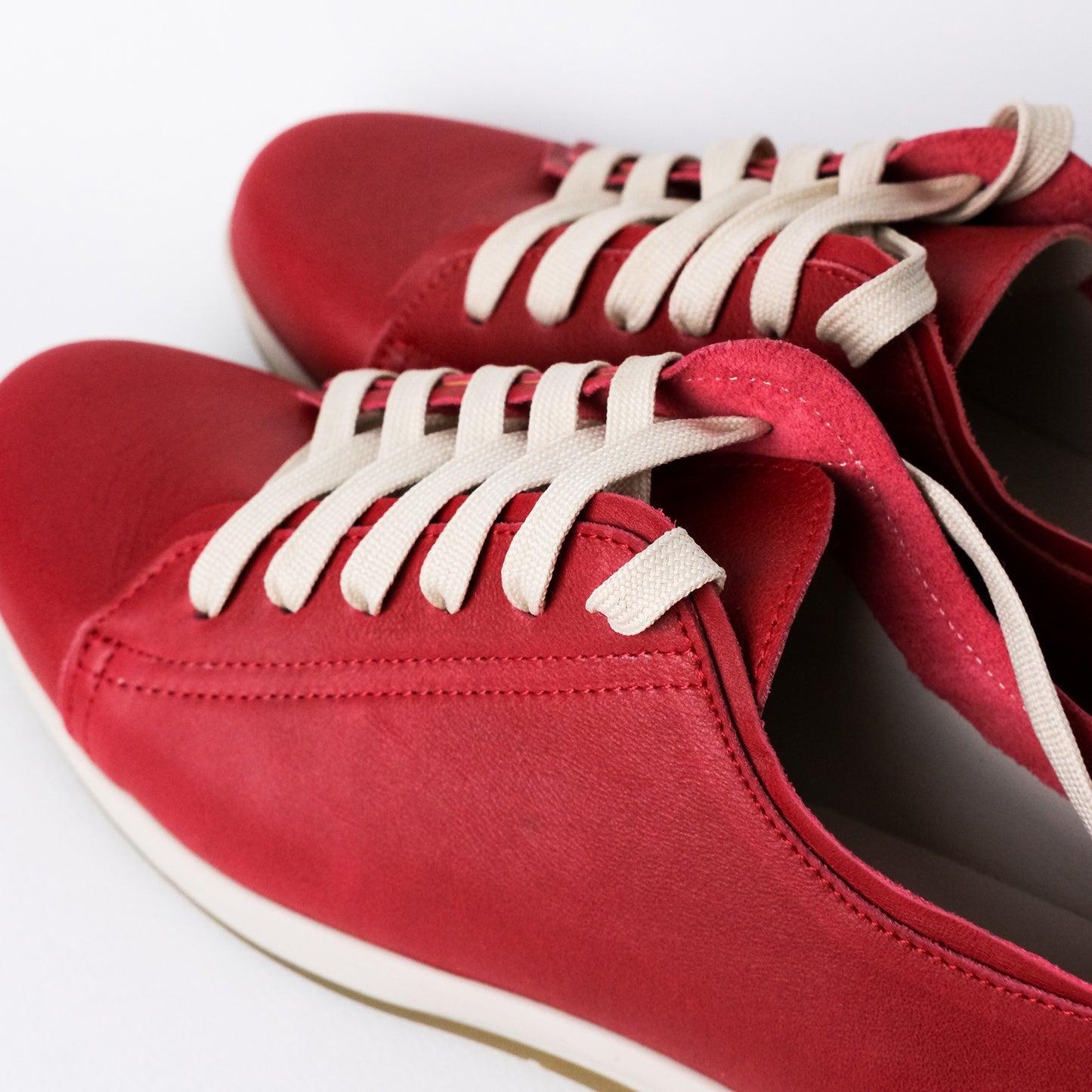 RED ATHLEISURE SNEAKER