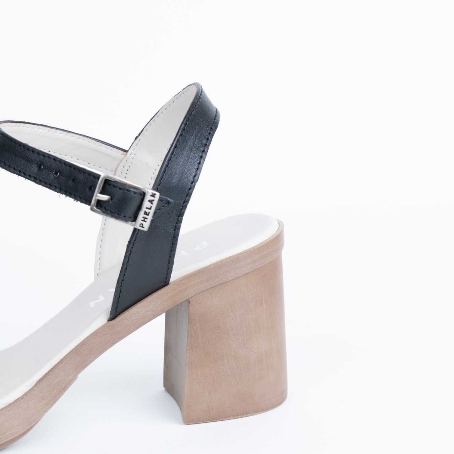BLOCKED HEELS