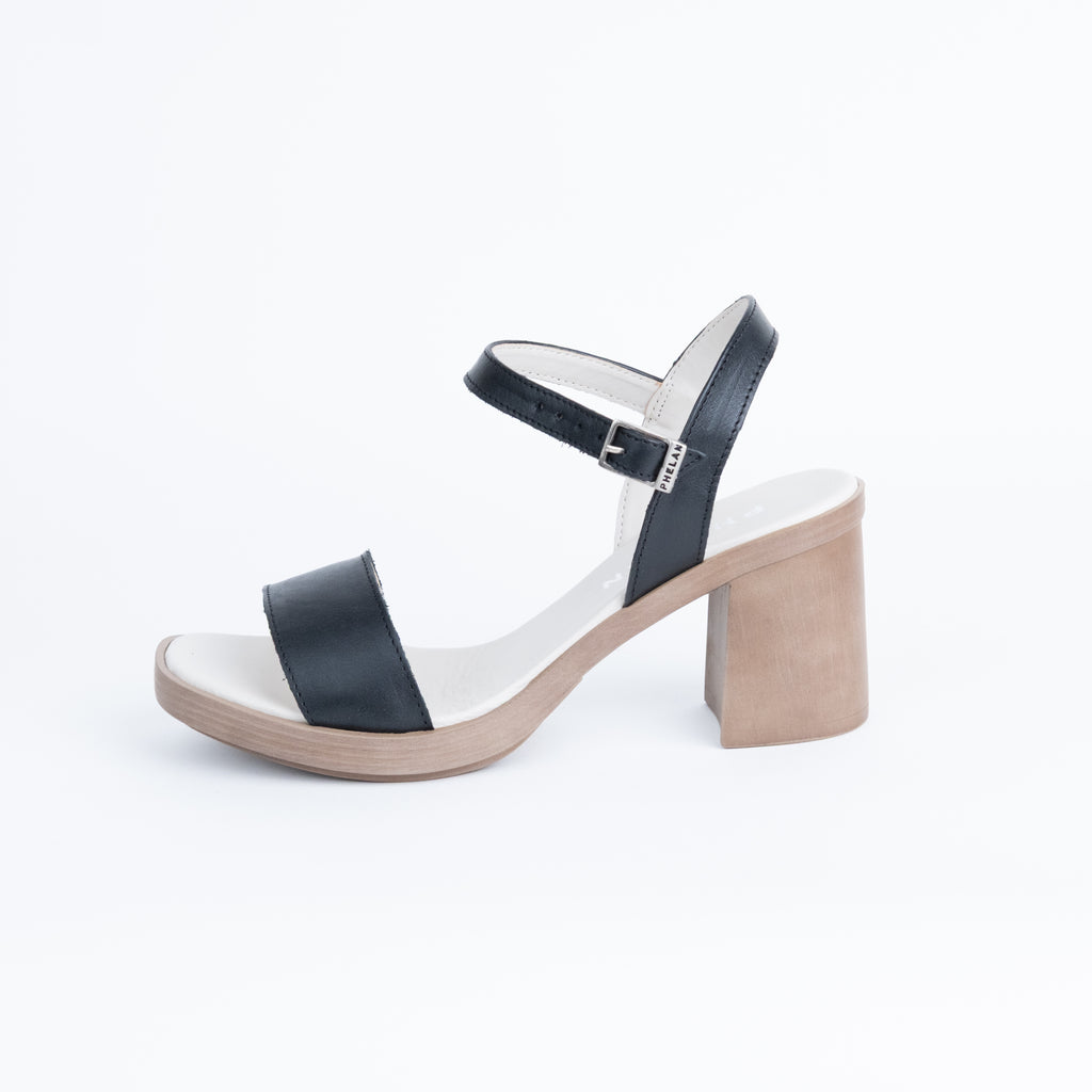 BLOCKED HEELS