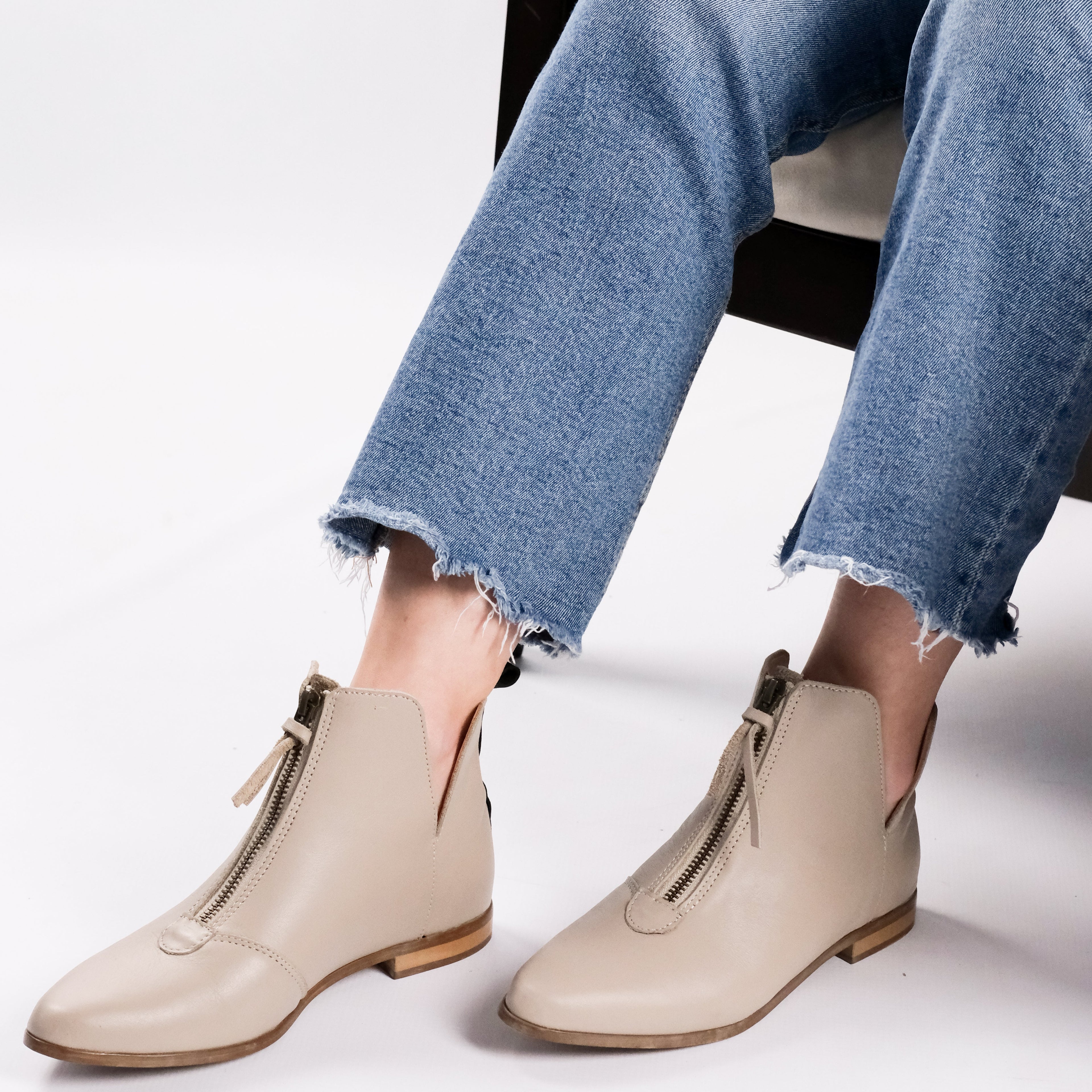 V-CUT FLATS