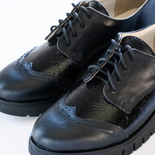BLACK LIFTED LOAFERS