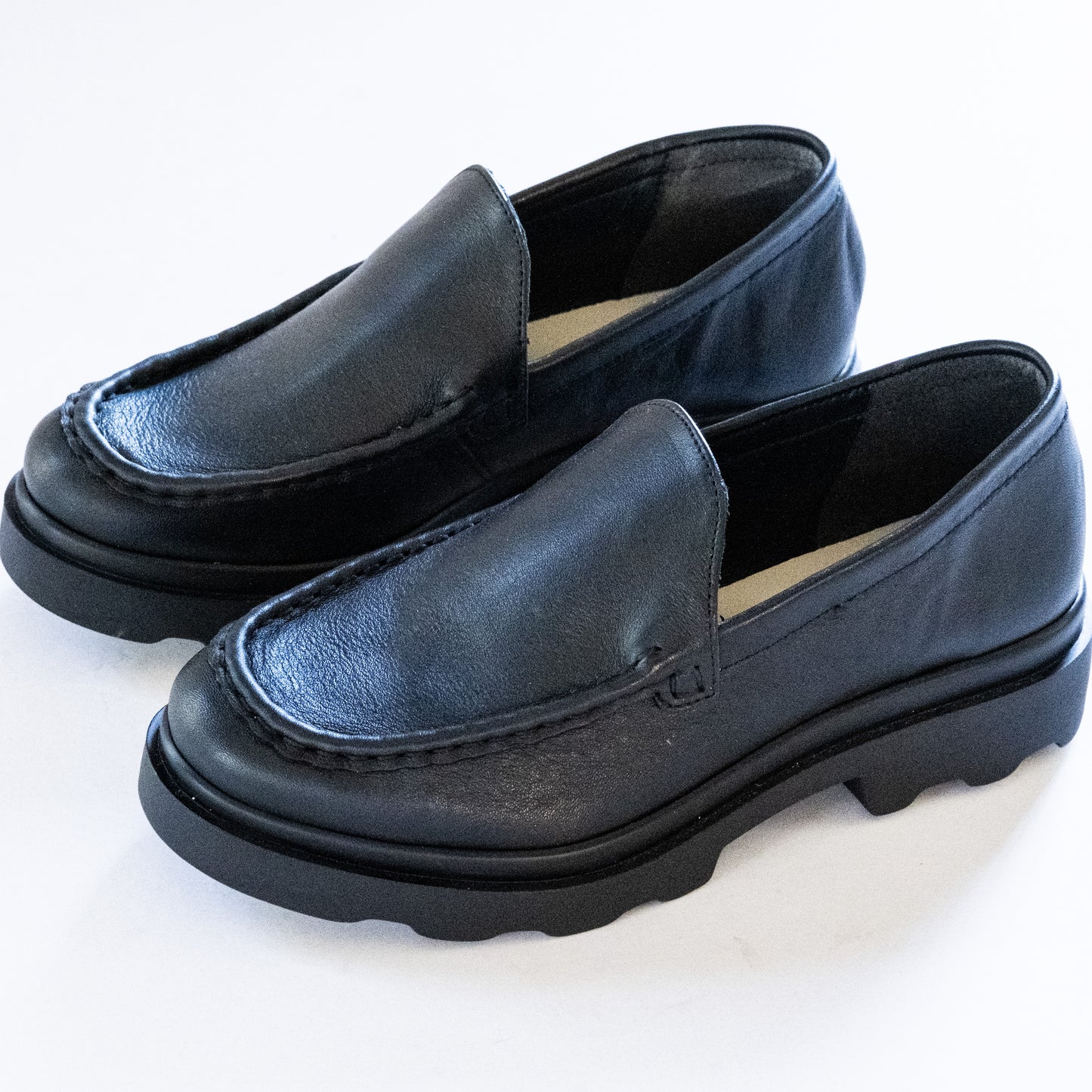 BASIC LOAFERS
