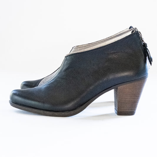 BLACK AND DIESEL GREY HEELS