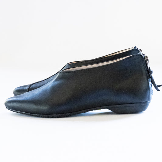 BLACK ZOO FLATS