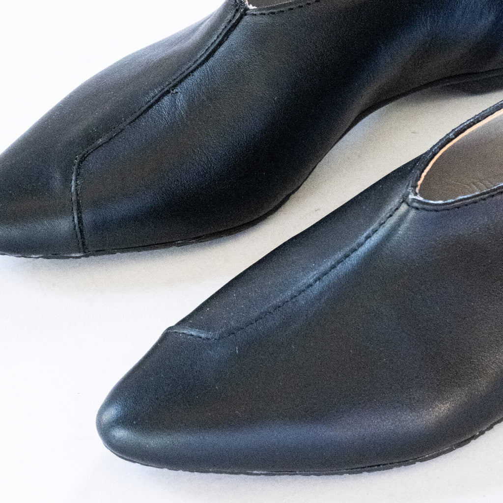 BLACK ZOO FLATS