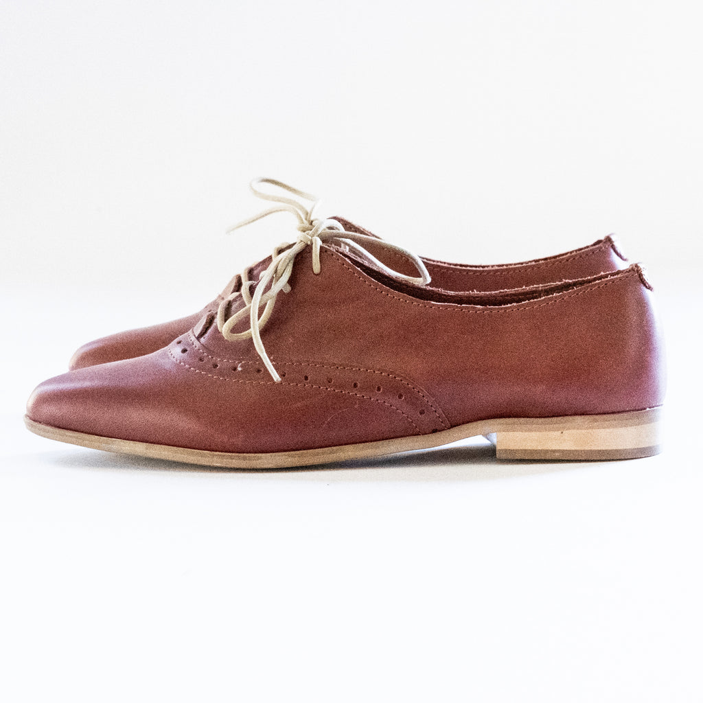 BROWN GRAPE FLATS