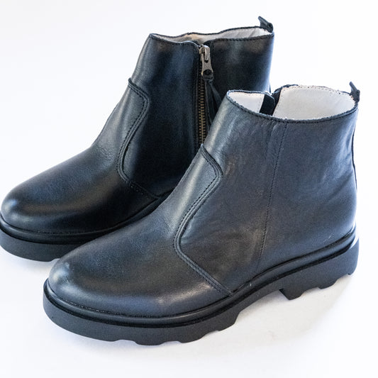 BASIC BLACK BOOT