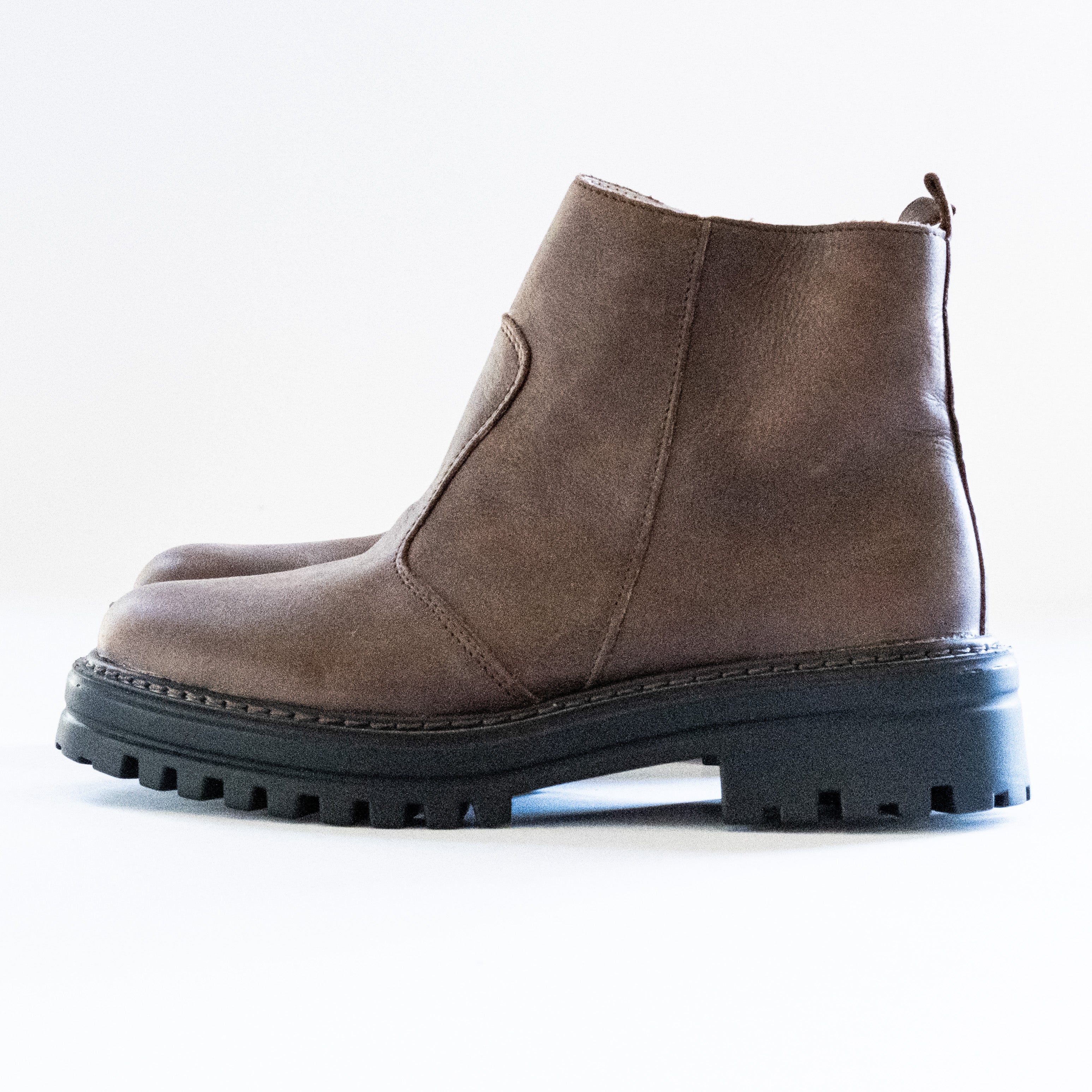 BASIC BROWN BOOT
