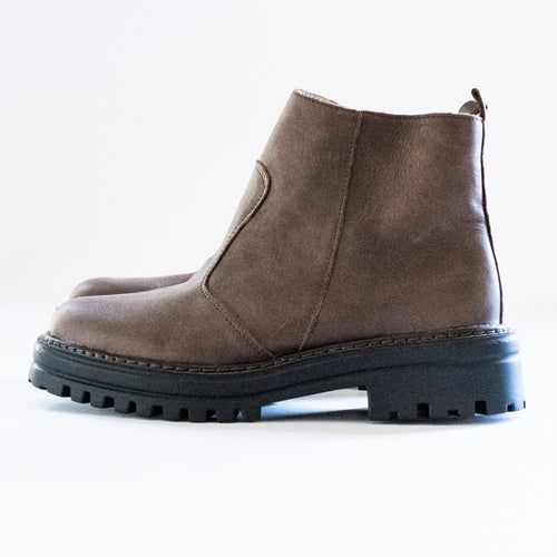 BASIC BROWN BOOT