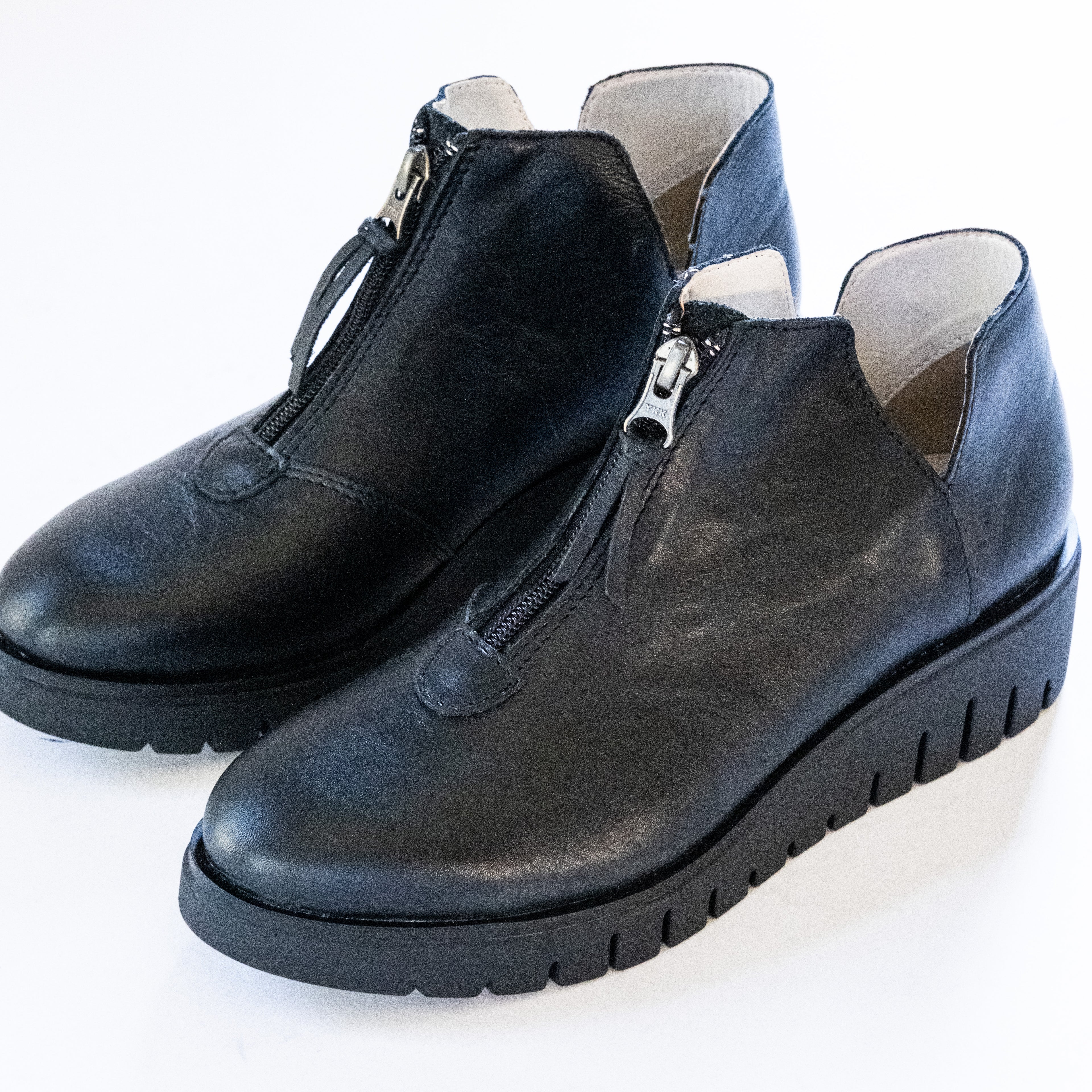 BLACK LIFTED BOOTS