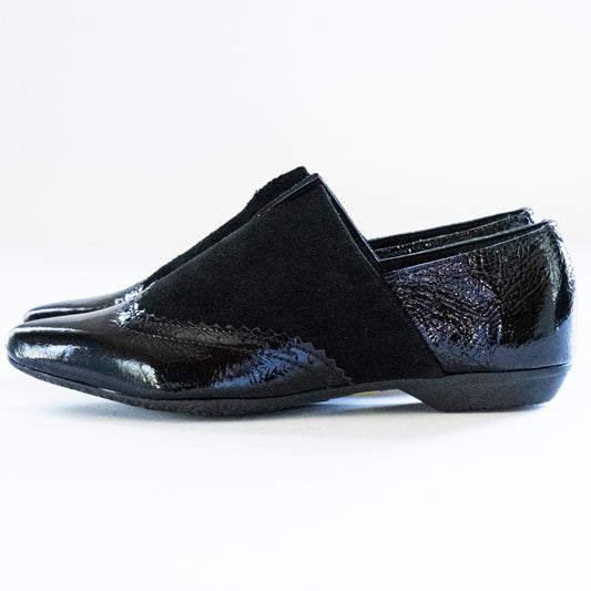 TWO BLACK LEATHER FLATS