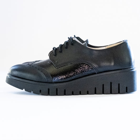 BLACK LIFTED LOAFERS