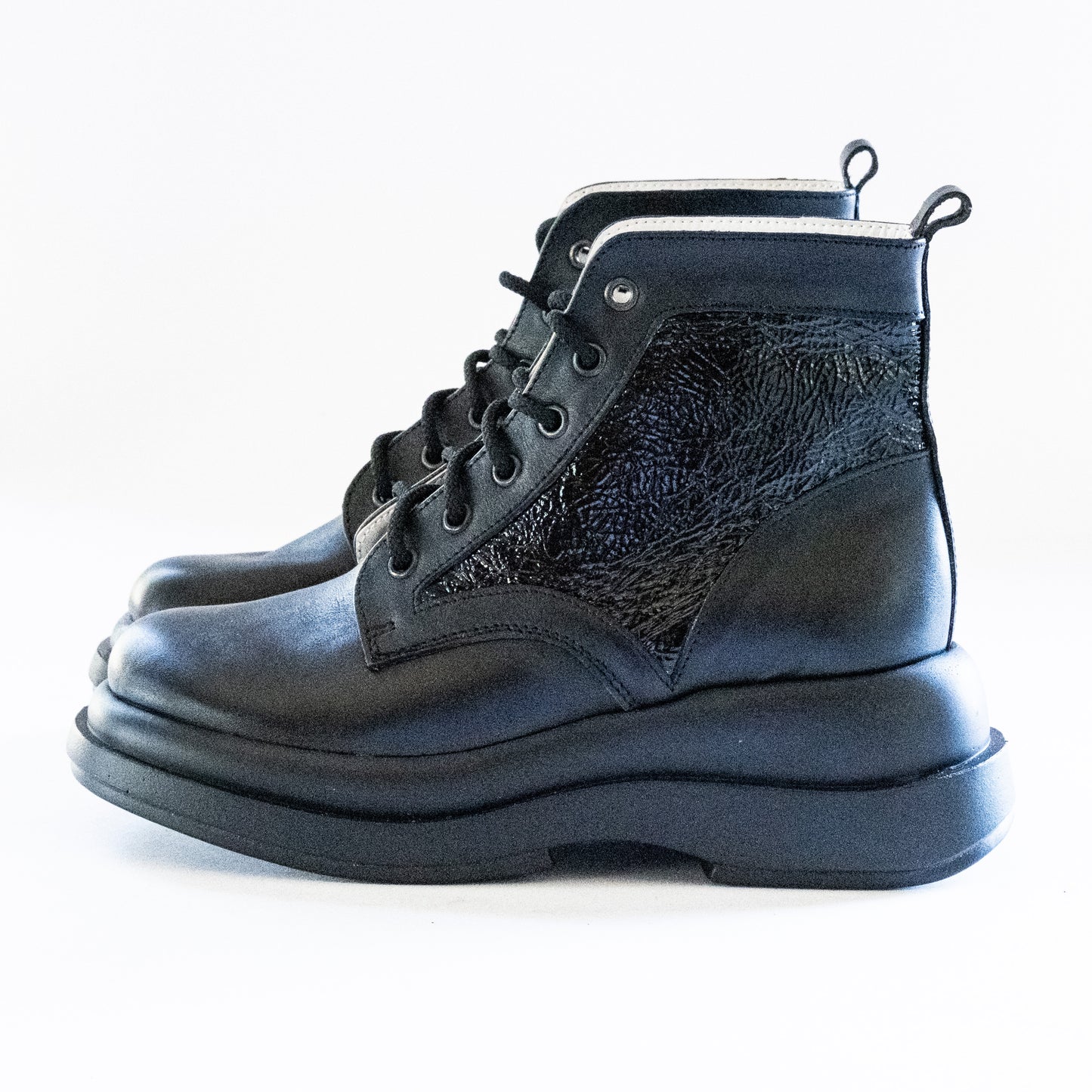 BLACK STATEMENT BOOTS