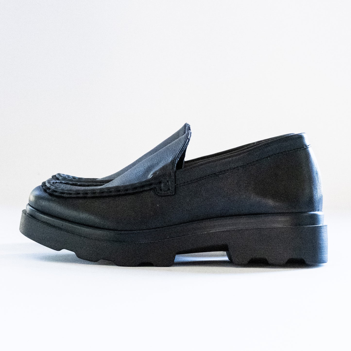 BASIC LOAFERS