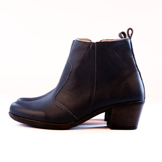 HEELED BOOTS