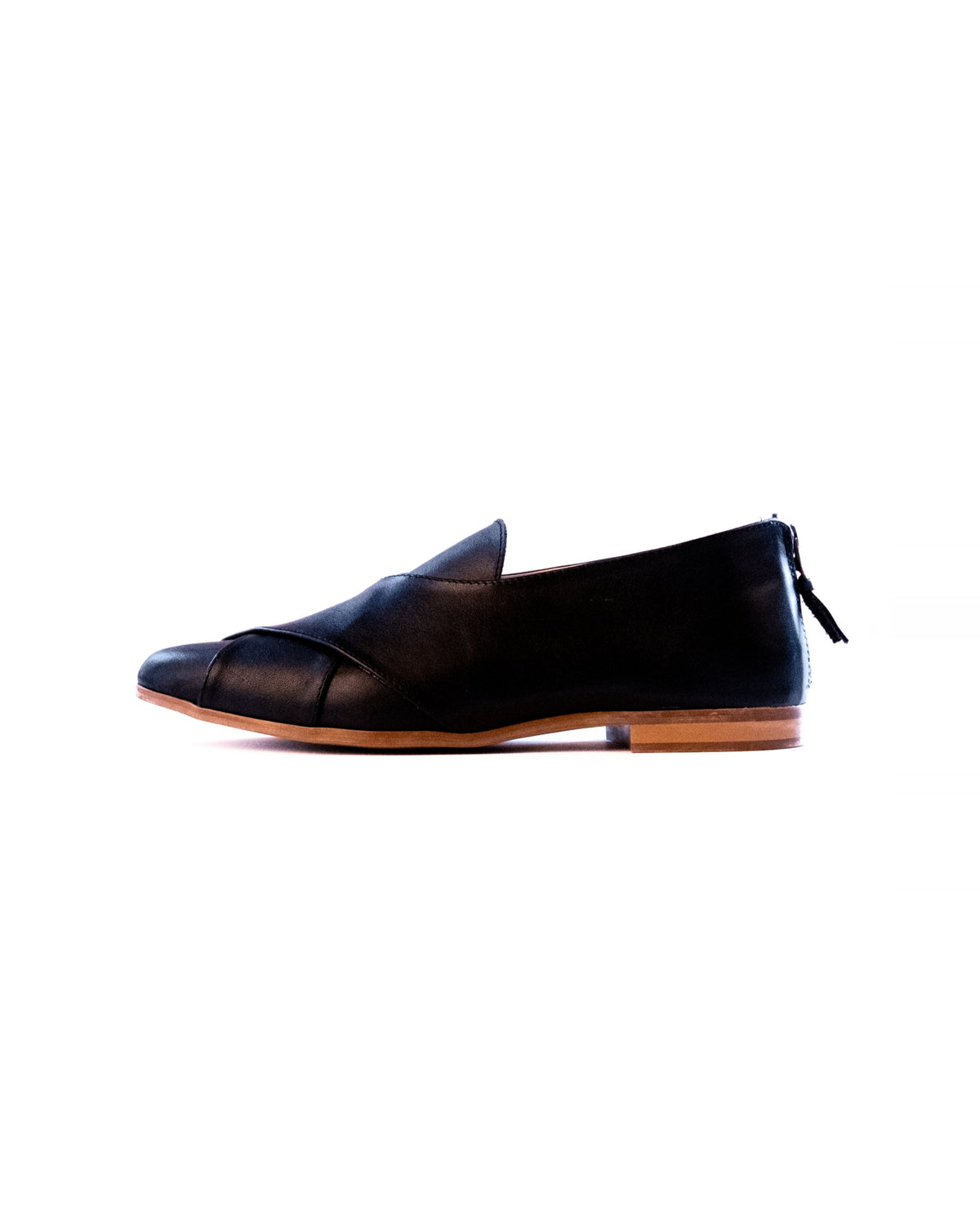 Crossover Pixie in black leather, side view