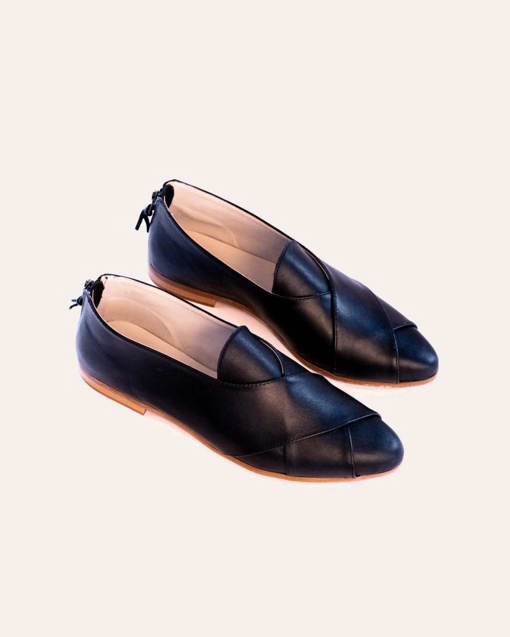 Crossover Pixie in black leather, pair