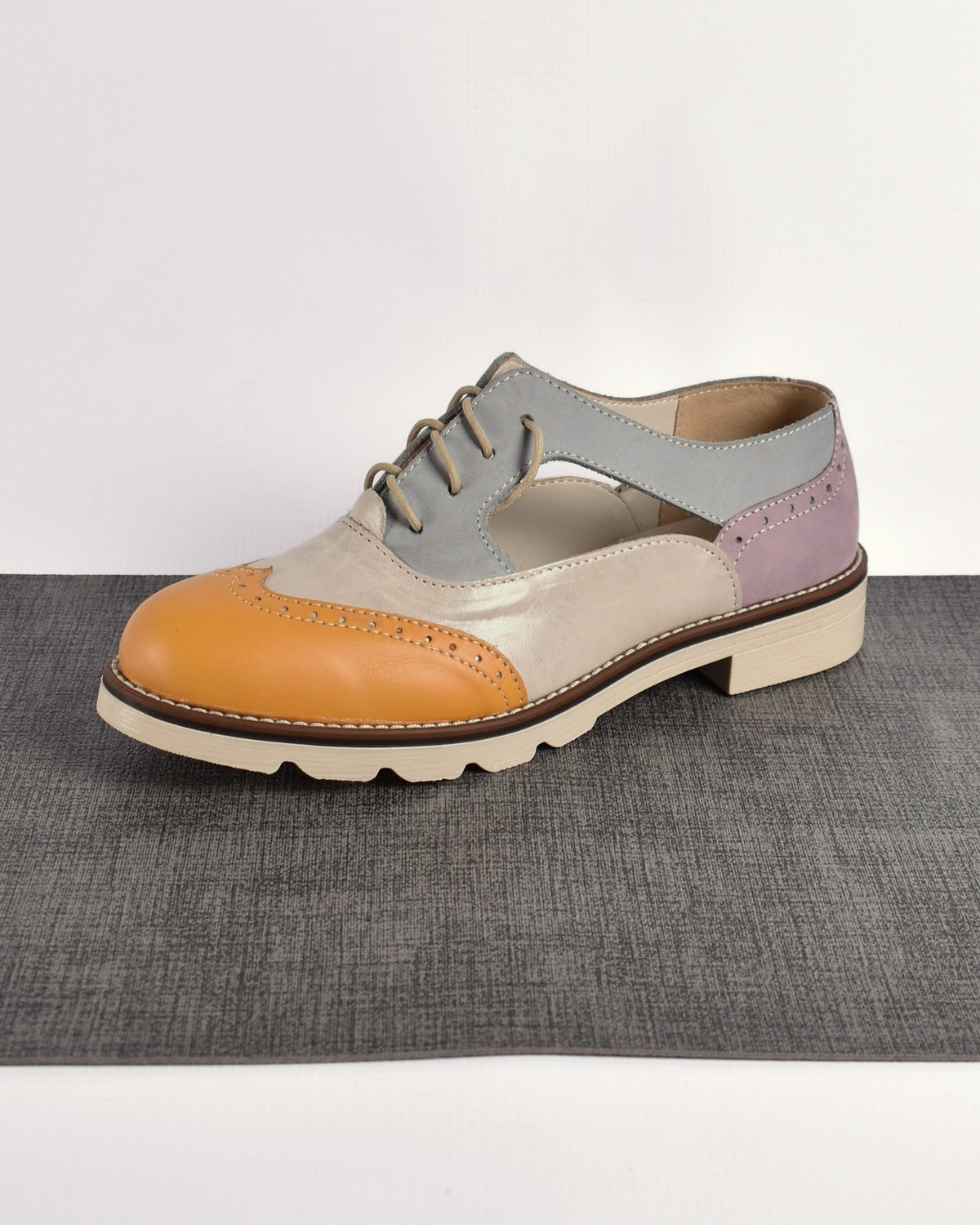Darcy Brogue on a charcoal mat