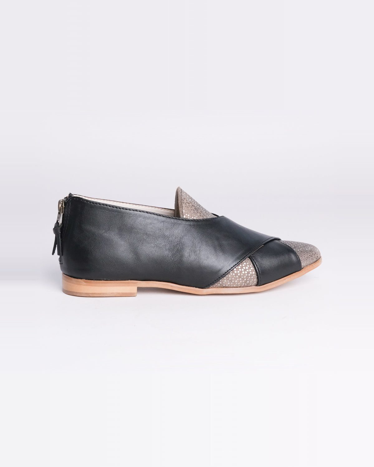 Metallic Crossover Pixie – black leather flat with metallic print toe and crossover strap, side view, handmade by Phelan