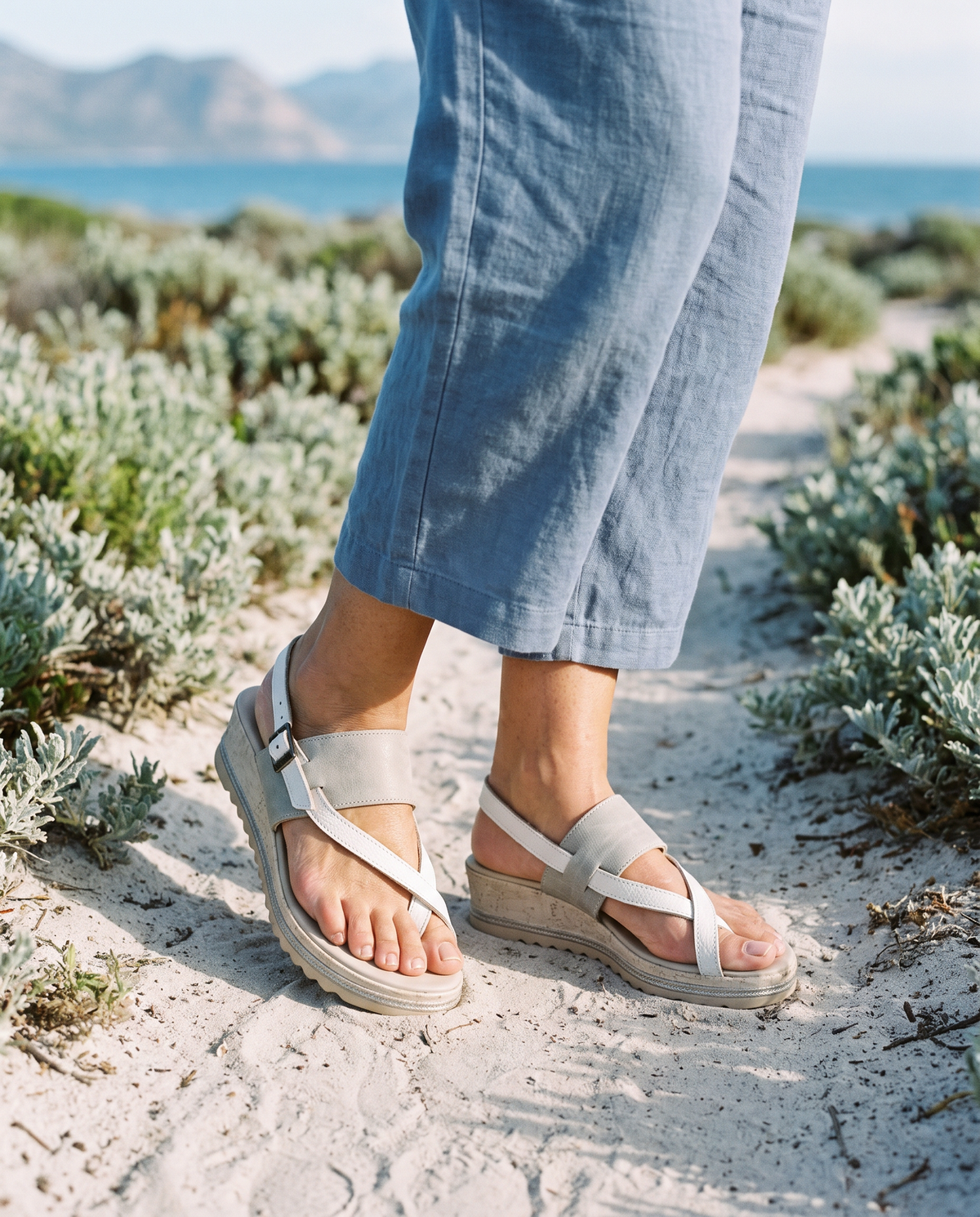 Anchor Wedge in White/Grey, worn