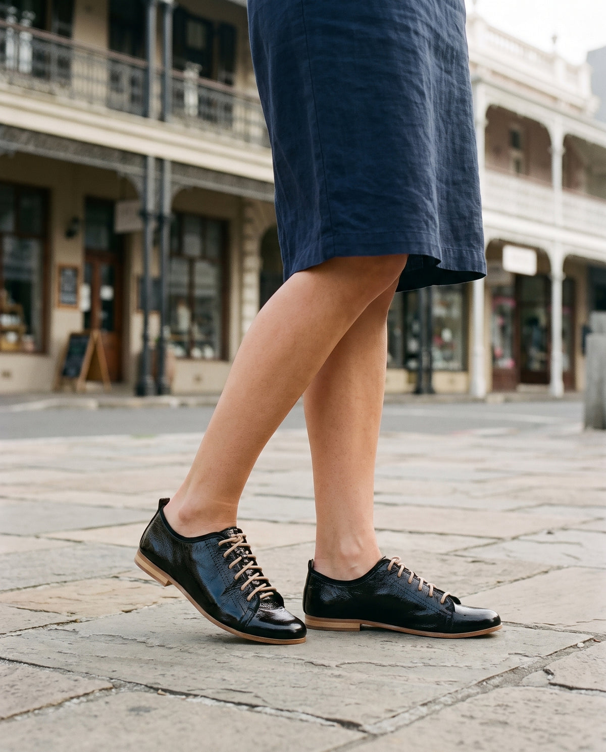 O'Brian Flat in Black Platino, worn