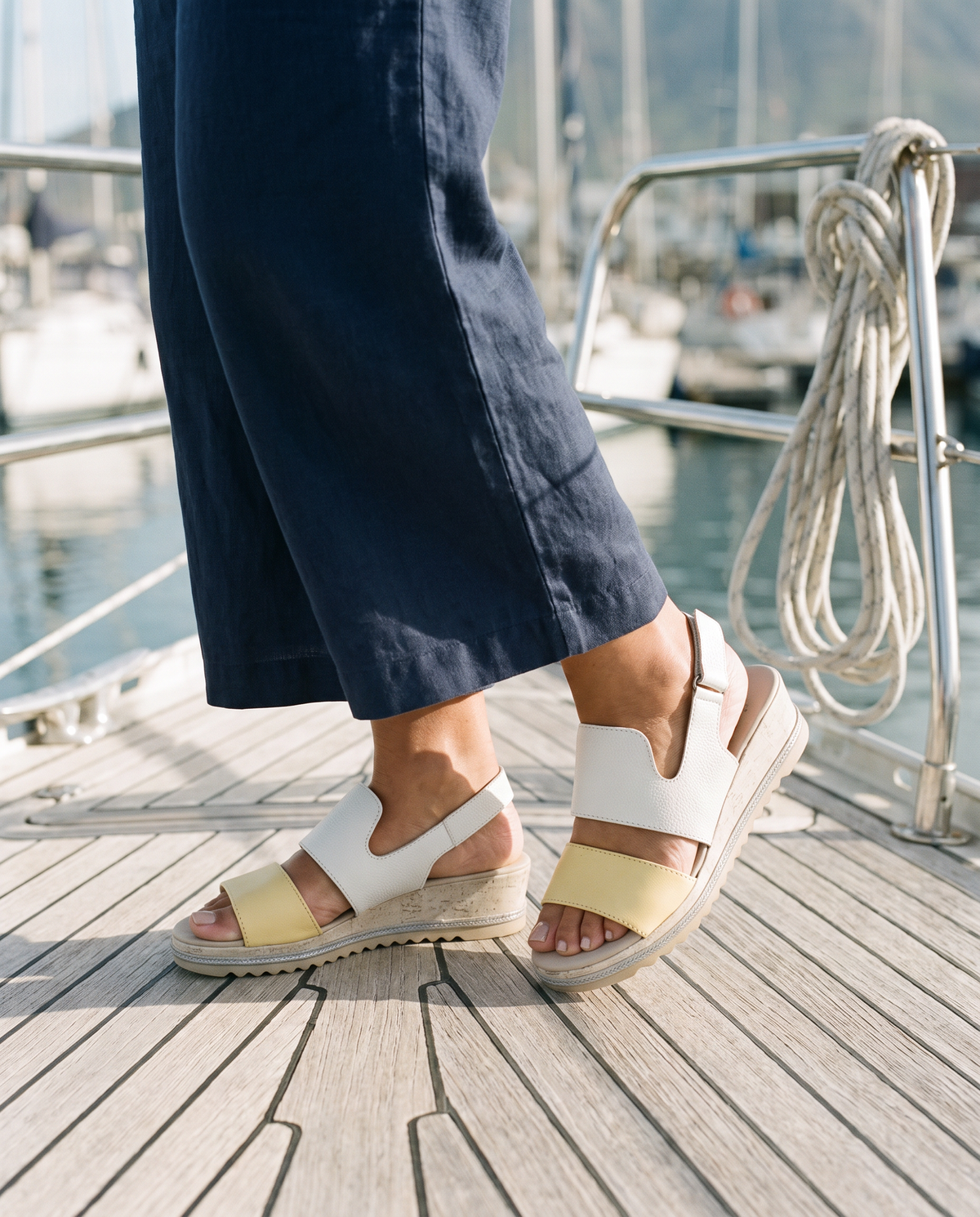 Sail Wedge in White/Yellow, worn