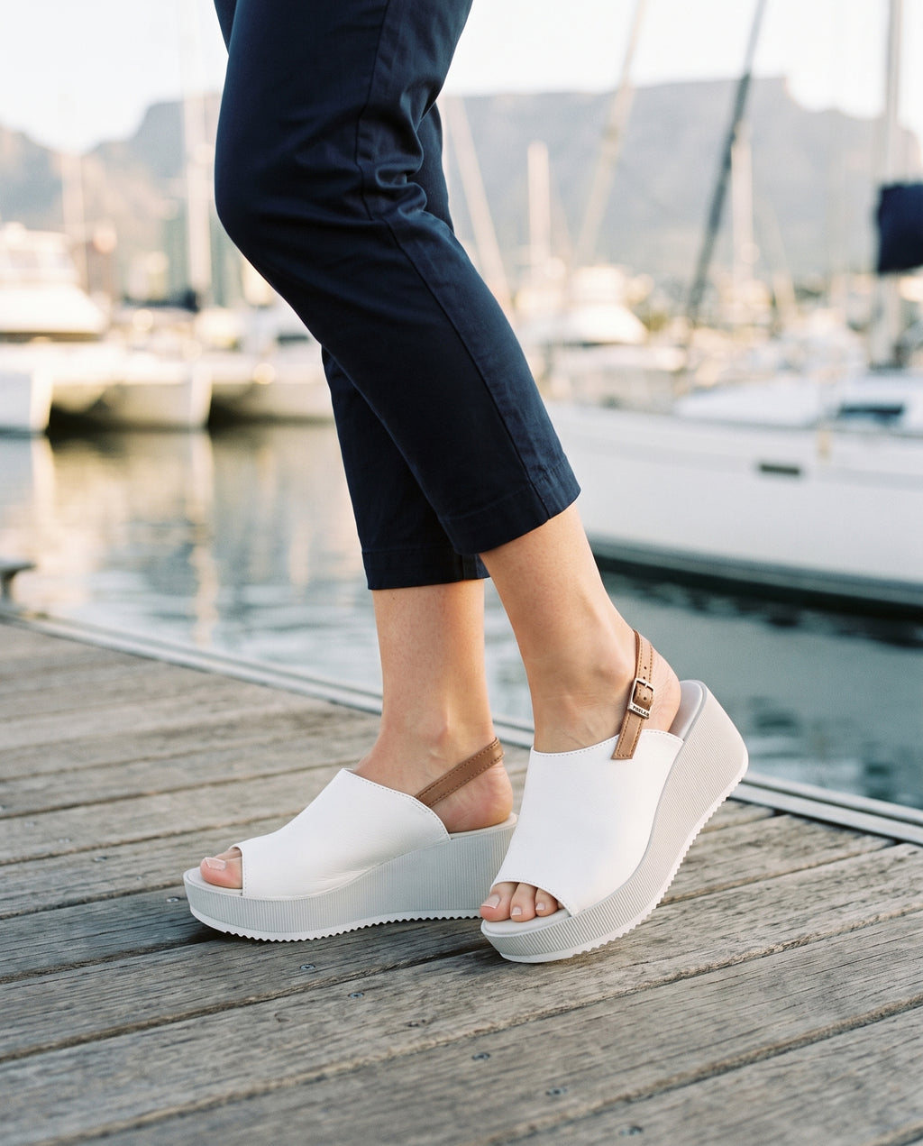 Yacht Platform in White/Tan, worn