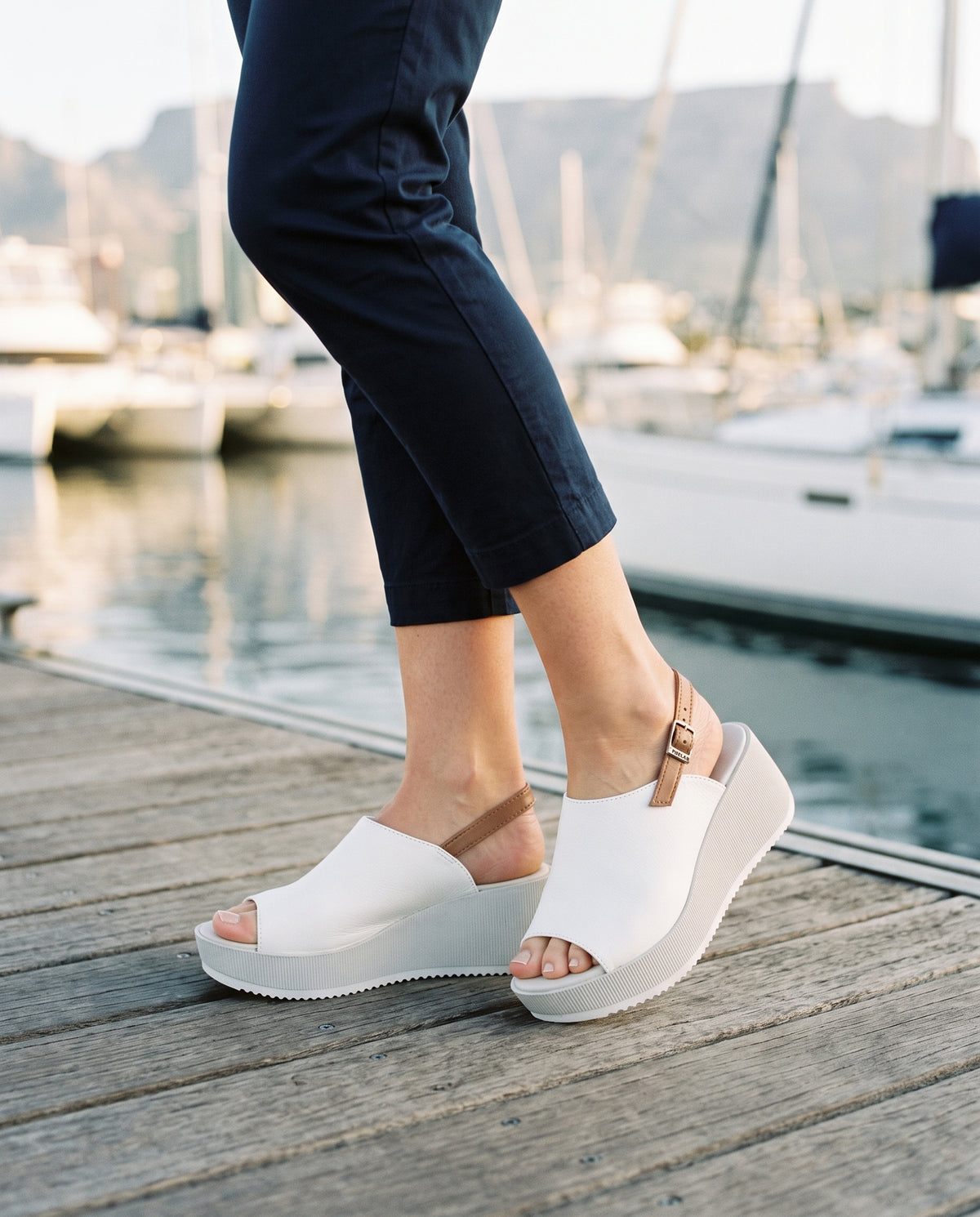 Yacht Platform in White/Tan, worn