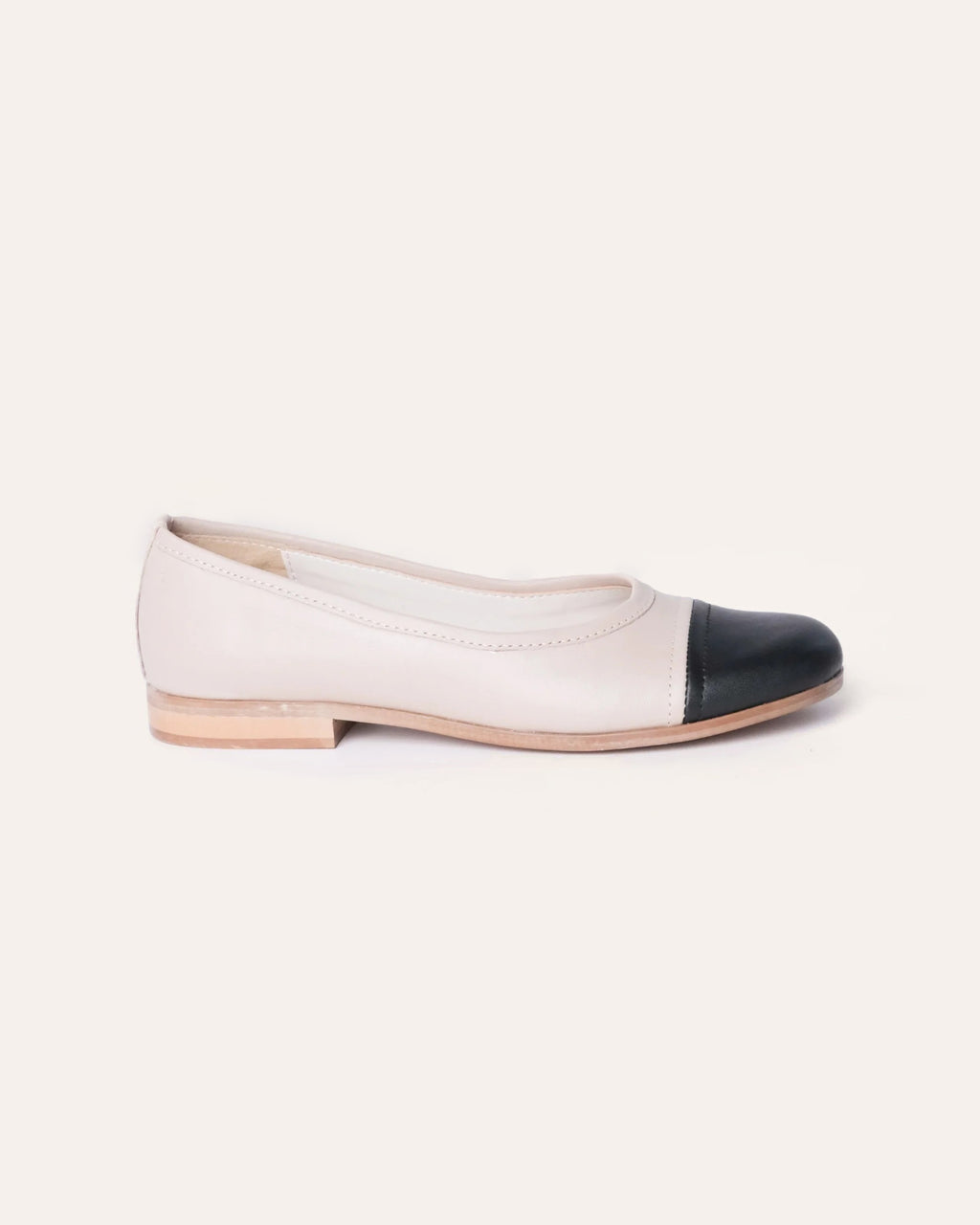 Tessa Pump – cream leather ballet flat with a black toe cap, side view, handmade by Phelan